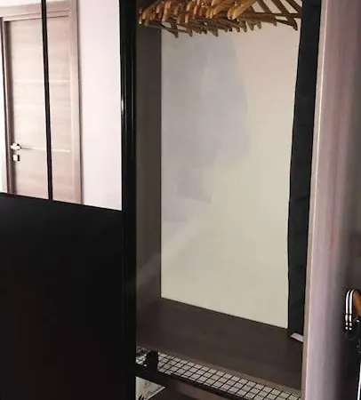 Trendy Apartment With 2 Bedrooms,2 Full Bathrooms Each With Shower,Toilet,Sink, 500M From The Centre, Private Secure Parking *