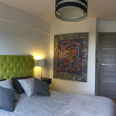 Apartment Trendy Apartment With 2 Bedrooms,2 Full Bathrooms Each With Shower,Toilet,Sink, 500M From The Centre, Private Secure Parking Cannes