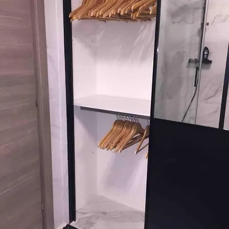 Trendy Apartment With 2 Bedrooms,2 Full Bathrooms Each With Shower,Toilet,Sink, 500M From The Centre, Private Secure Parking Apartment Cannes