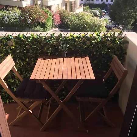Trendy Apartment With 2 Bedrooms,2 Full Bathrooms Each With Shower,Toilet,Sink, 500M From The Centre, Private Secure Parking *
