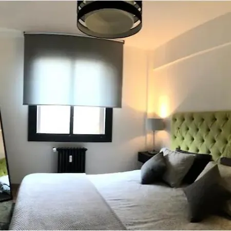 Apartment Trendy Apartment With 2 Bedrooms,2 Full Bathrooms Each With Shower,Toilet,Sink, 500M From The Centre, Private Secure Parking